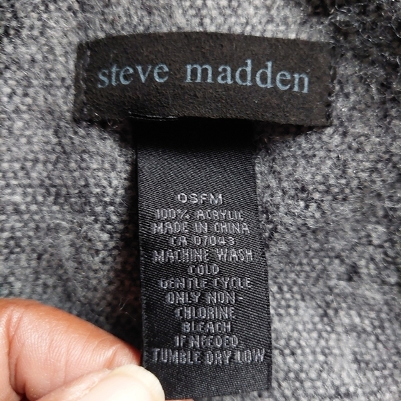 Steve Madden OSFM Long Neck Poncho-Type Sweater Cover-up - Picture 10 of 15